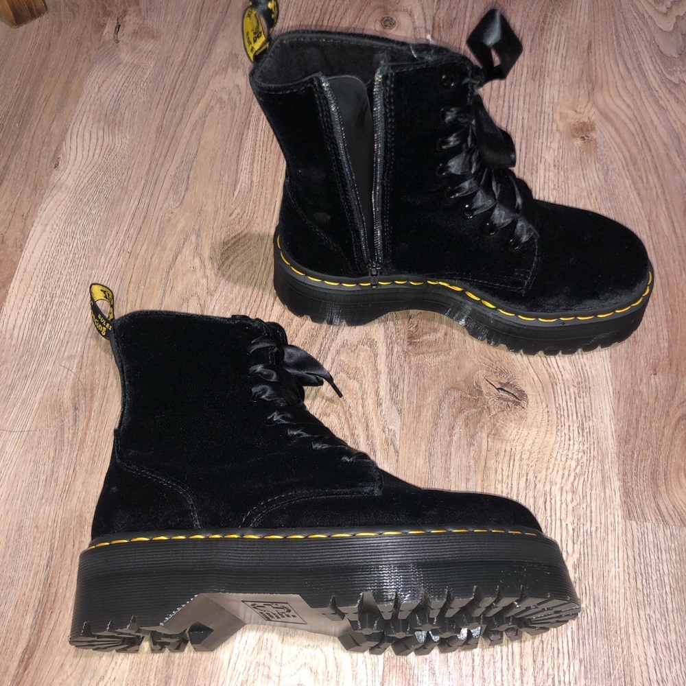 Dr. Martens Jadon’s - Black velvet